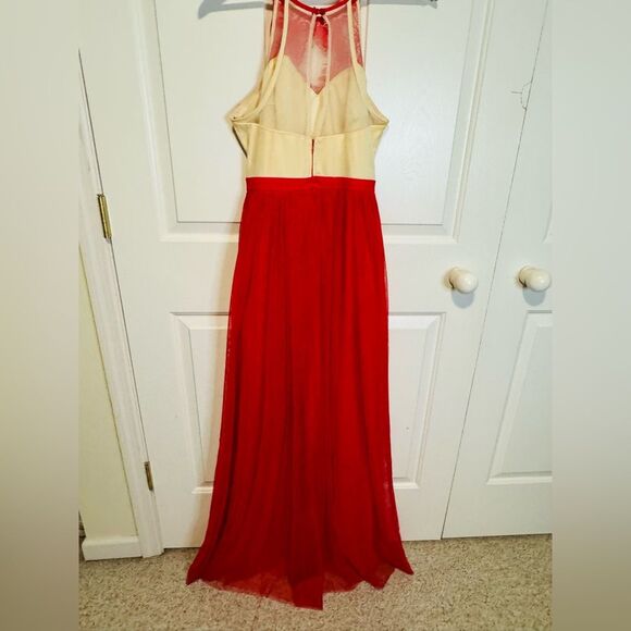 Elegant Red Backless Lace Dress - Picture 5 of 11